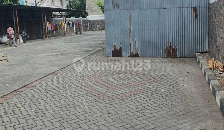 For Sale: Former Gas Station Building with Land Included, Located in the City Center, Bubutan, Strategic and Suitable for Business.