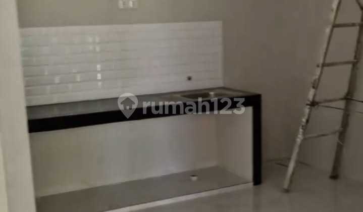 Selling a new house in Tenggilis Mejoyo near Ubaya campus and Rungkut toll access. 2