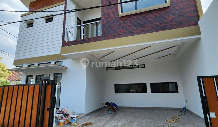 Rumah di Nusaloka 14.5 BSD 1 2 Lantai SHM hadap Selatan Baru harga nego  1