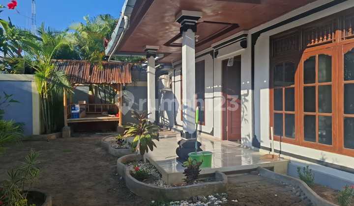 Villa Area Pungutan Sanur 4 Kamar Semi Furnish