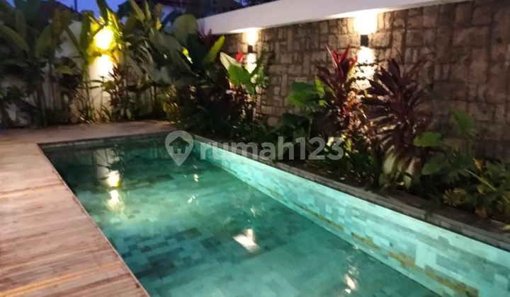 Villa di Tunggak Bingin Sanur 2 Lantai Kamar Tidur 3 Full Furnish