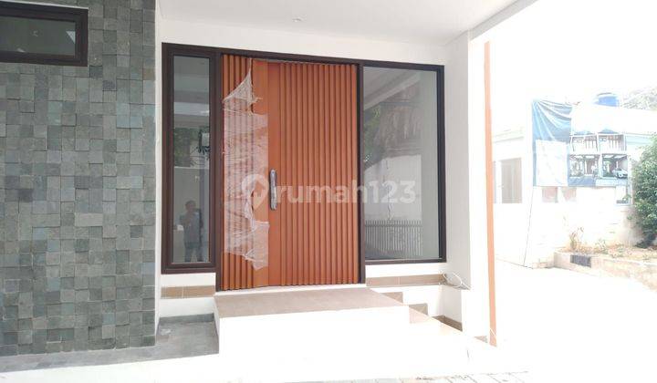 Rumah Baru Sunrise Garden 2 Lantai SHM Hadap Timur  2