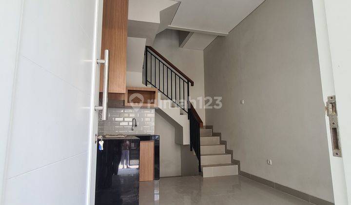 Rumah Baru Taman Ratu 4 Lantai Shm Semi Furnished 2