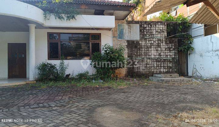 RUMAH LUAS DI TENGAH KOTA 1