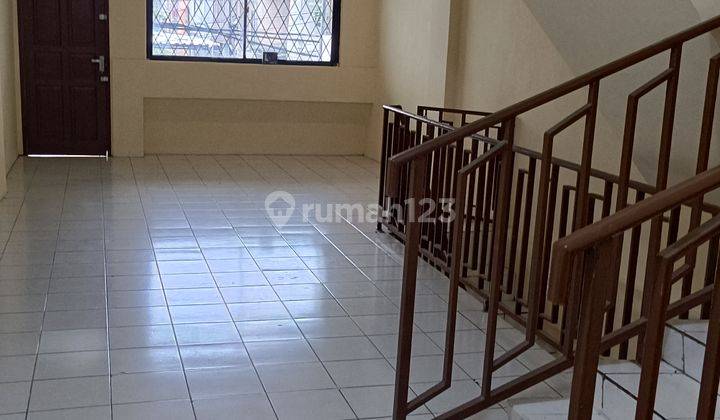 Ruko Ruang Usaha. Pinggir Jalan.  1