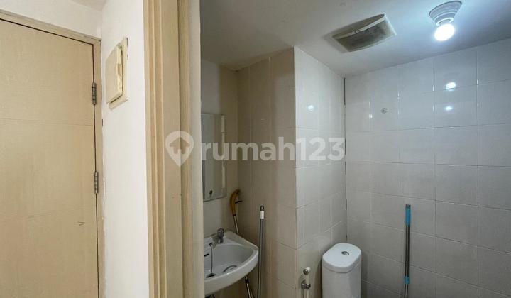 Selling Studio Apartment, Clean, Well-Maintained