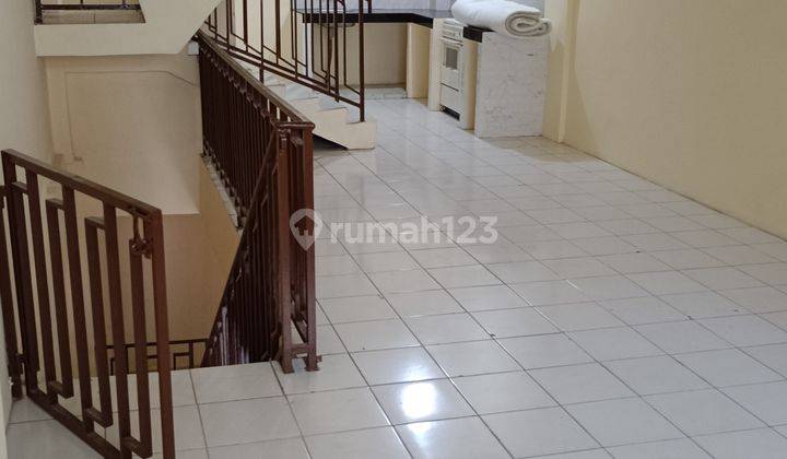 Ruko Ruang Usaha. Pinggir Jalan.  2