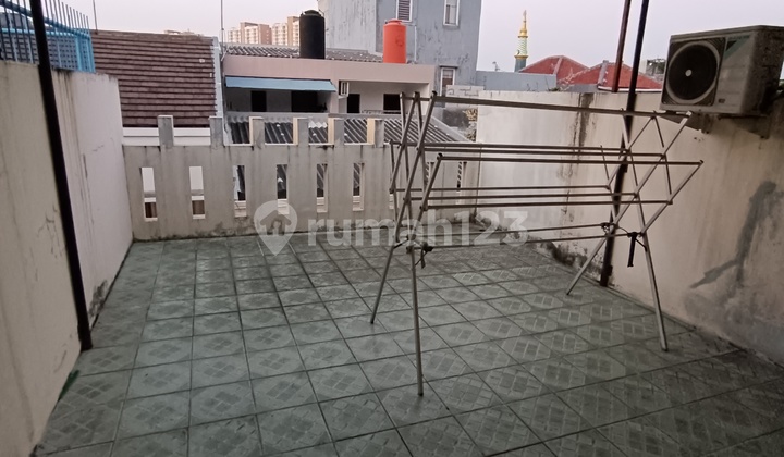 Rumah 3 Lt + Garasi Bersahabat Bisa Kpr