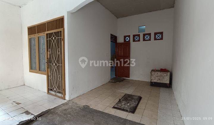 Rumah 2½ Lt Disewakan. Harga Bersahabat 1