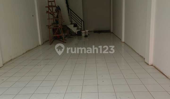 3-Storey Shophouse, 40ft Container Access