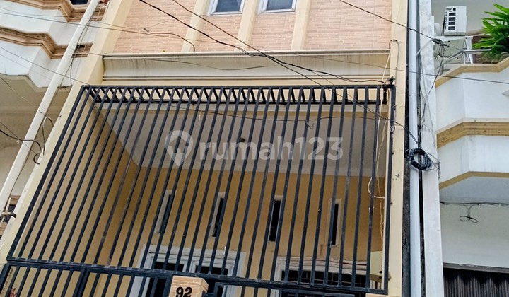 Rumah 3 Lt, Akses Jln Mobil, Siap Huni Rumah 3 Lt, Akses Jln Mobil, Siap Huni