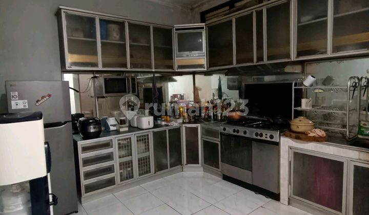 3½ Story House, 2 Car Garage 3½ Story House, 2 Car Garage