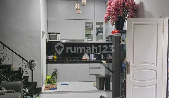 Rumah Bagus 3Lt, Akses Jalan Mobil, SHM 2
