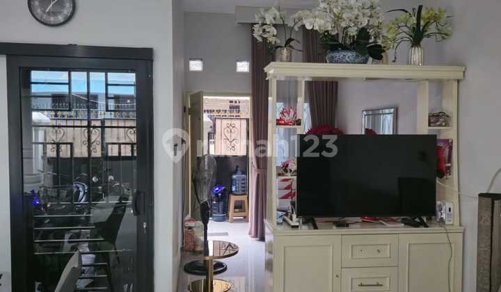 Rumah Bagus 3 Lt Rp :1,675. Garasi Rumah Bagus 3 Lt Rp :1,675. Garasi