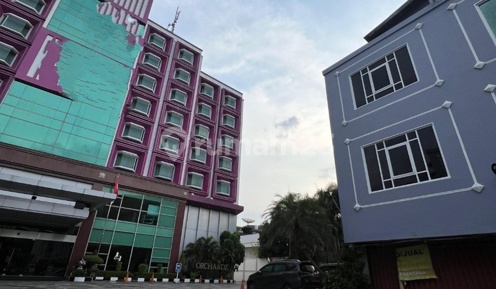 3½-Storey Hook Shop House, Commercial Space 3½-Storey Hook Shop House, Commercial Space