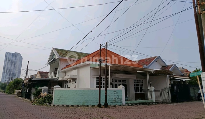 RUMAH HOOK PEKARANGAN LUAS NIRWANA EXECUTIVE