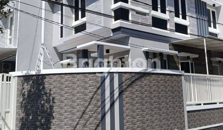 RUMAH BARU HOOK MODEL SCANDINAVIAN DI TENGGILIS TENGAH SURABAYA 1