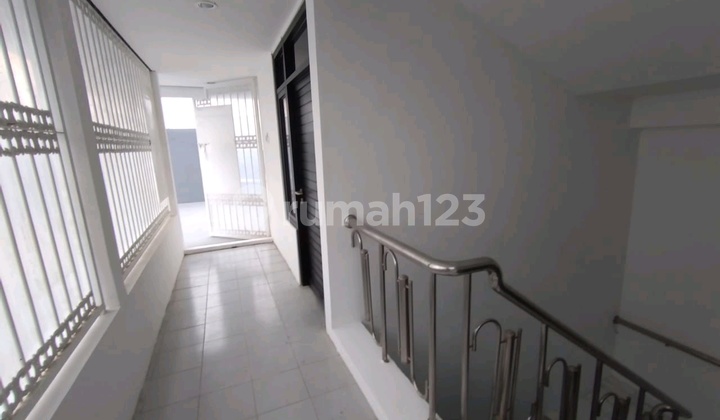 GUDANG GEDUNG KOMERSIAL KENJERAN