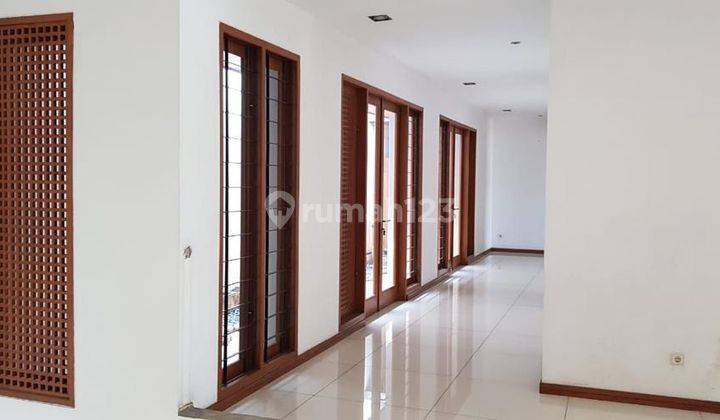 Disewa Rumah Mewah Pluit Utara Jakarta Semi Furnished Bagus 2