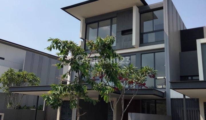 Rumah Hook Banci Cluster Lyndon Navapark di Pusat Kota Bsd City 2