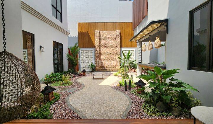 Rumah Modern Bali Seperti Resort dengan Inner Garden, BSD 