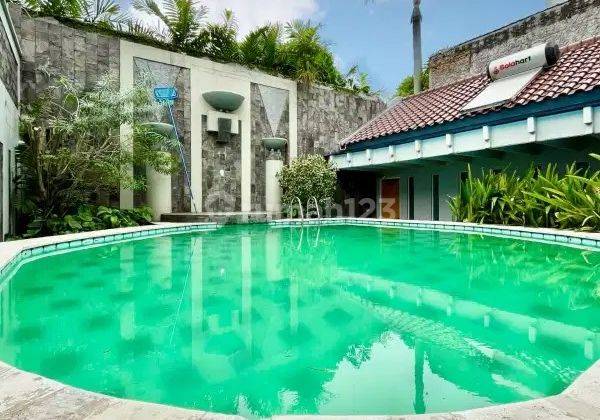 Menteng Tropical House Mewah Siap Huni Lingkungan Nyaman 1