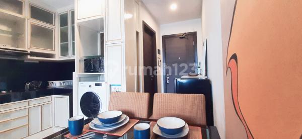 Sudirman Hill Apartment 1 Bedroom Furnished Strategic Location 2