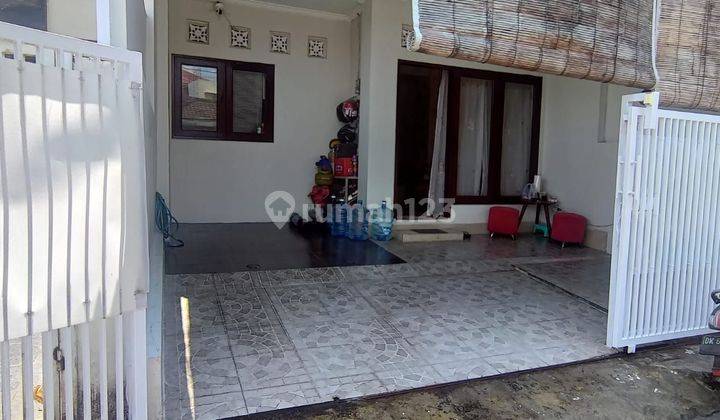 RUMAH MINIMALIST DUA LANTAI DI AREA PERUMAHAN YANG NYAMAN 2