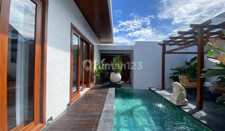 MODERN TROPICAL VILLA IN A COMPLEX IN CANGGU  1