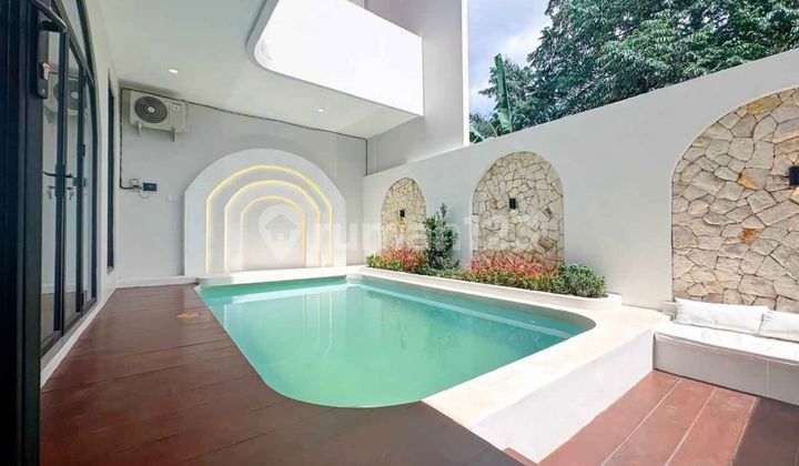 Brand New Mediterranean Style Villa In Upscale Neighbourhood 