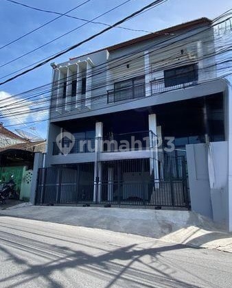 Commercial Space Suits For Business In Prime West Denpasar Area