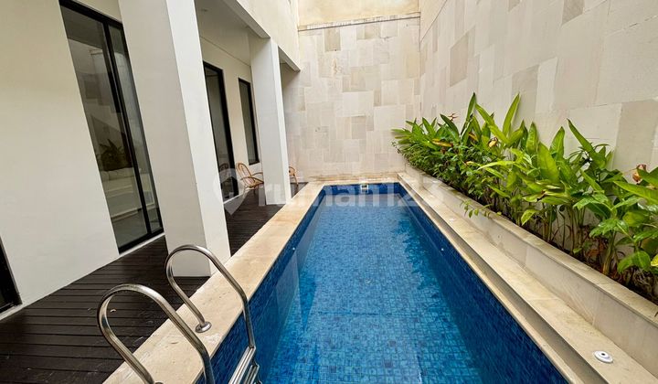 Villa Mewah Modern Baru Direnovasi di Tengah Kerobokan