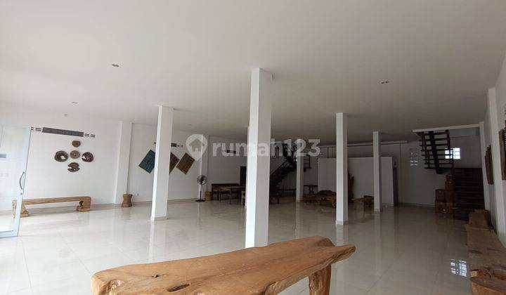 SPACIOUS AND STRATEGIC SHOPHOUSE SUITABLE FOR OFFICES AND ALL KINDS OF BUSINESSES 2