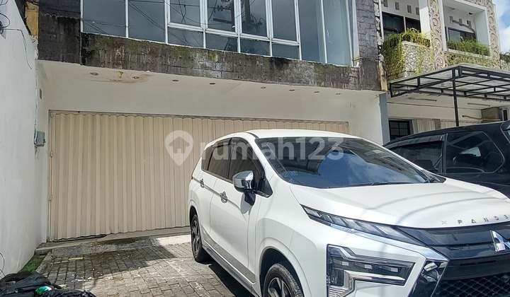 Three-Story Shophouse, Spacious & Ready to Use in Business Area Near Sesetan 2