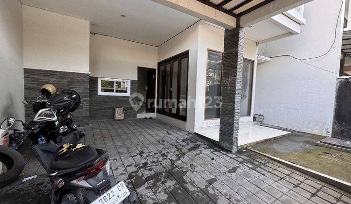 Rumah Minimalis Dua Lantai Di Pusat Renon 2