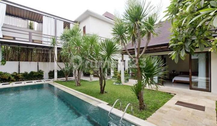 Modern Luxury Villa Walking Distance To The Beach