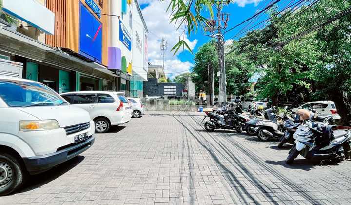 Ruko Premium Tiga Lantai Di Kawasan Bisnis Renon