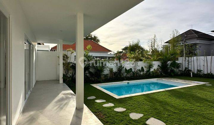 Villa Baru Dengan Halaman Yang Luas Di Pusat Canggu 1