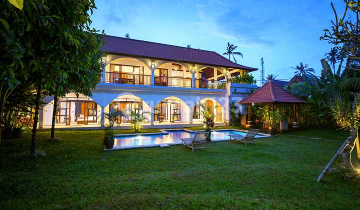 Modern Luxury & Spacious Villa With Huge Garden In Central Ubud