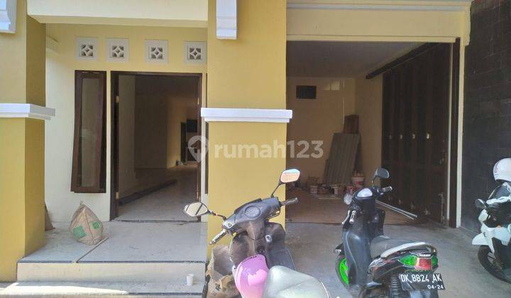 Rumah Minimalis Dua Lantai Siap Huni Lingkungan Perumahan  2