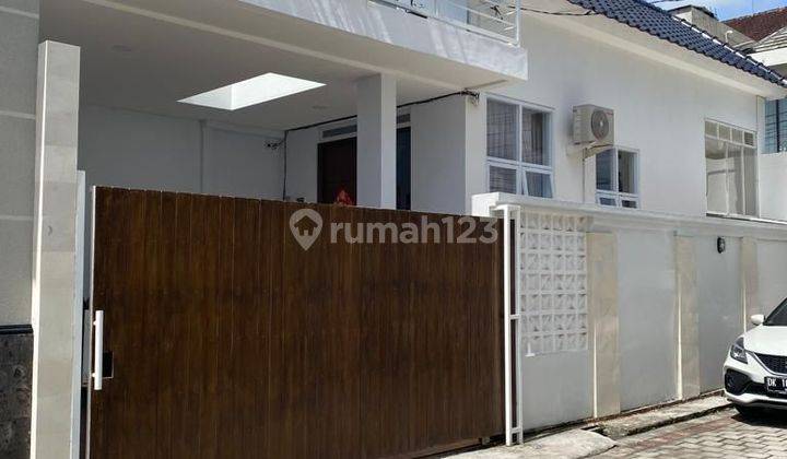 Rumah Modern Dua Lantai Full Furnish Siap Huni  1