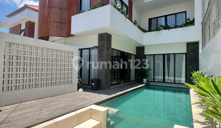 Modern Luxury And Spacious Villa In Kerobokan Premium Area