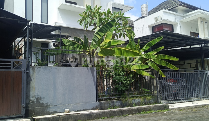 Rumah Modern Minimalis Dalam Komplek One Gate Dekat ke Canggu