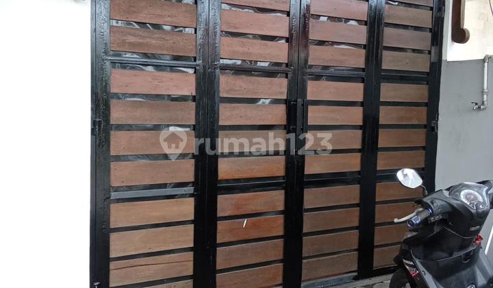 Rumah Minimalis Modern Dua Lantai di Pusat Kota Dekat Renon 2