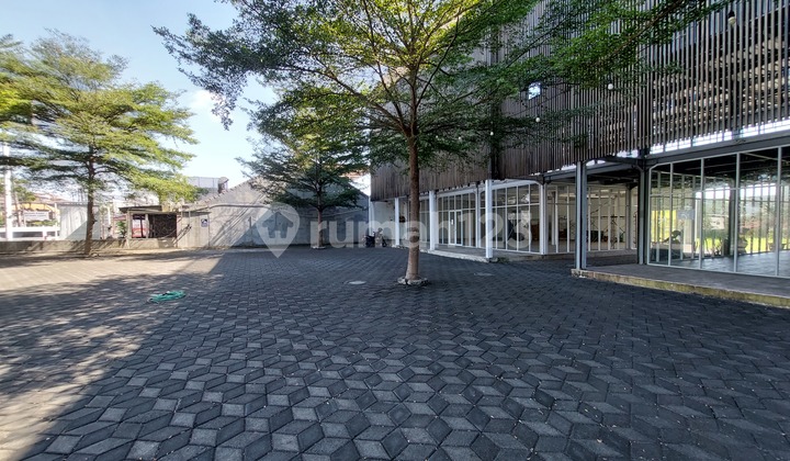 Commercial Shophouse with Spacious Parking in Premium Sunset Road Area 2