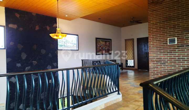 Rumah Mewah Full Furnished 2 Lantai Lokasi di Jl. Nusa Indah Ungaran 2