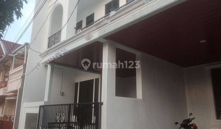 Rumah 3 Lantai Siap Huni Jakarta Timur 1