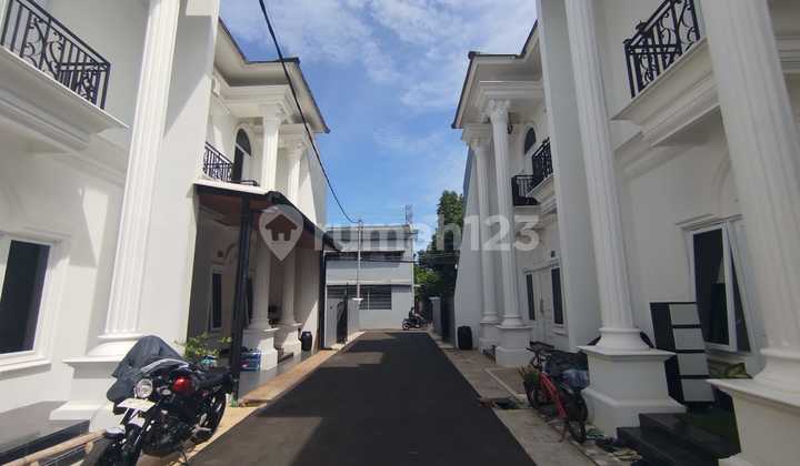 Rumah Classik Modern Jakarta Timur  2