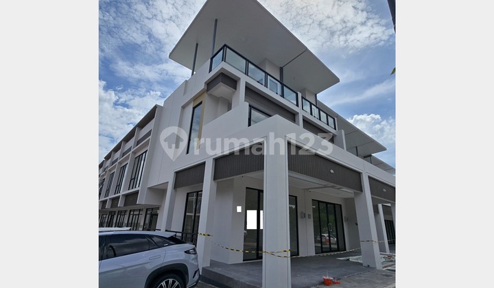Ruko Sorrento Grande Easth Hoek 3 Lantai di Gading Serpong, Tangerang