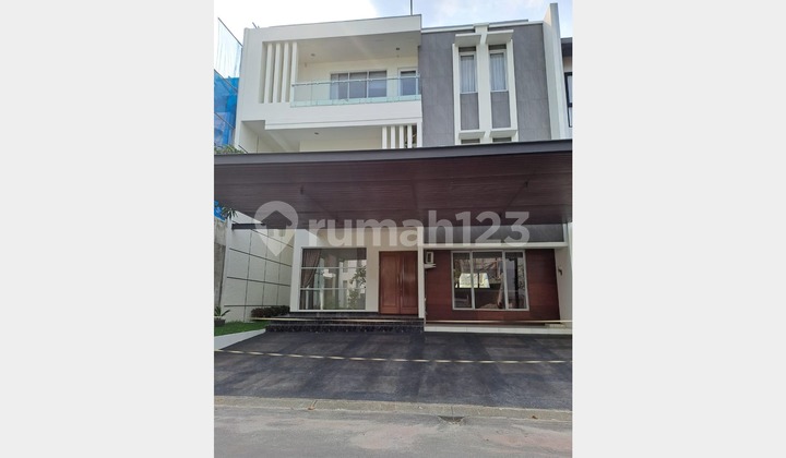 Rumah 3 Lantai Mewah di Sutera Onyx Alam Sutera, Tangerang Selatan